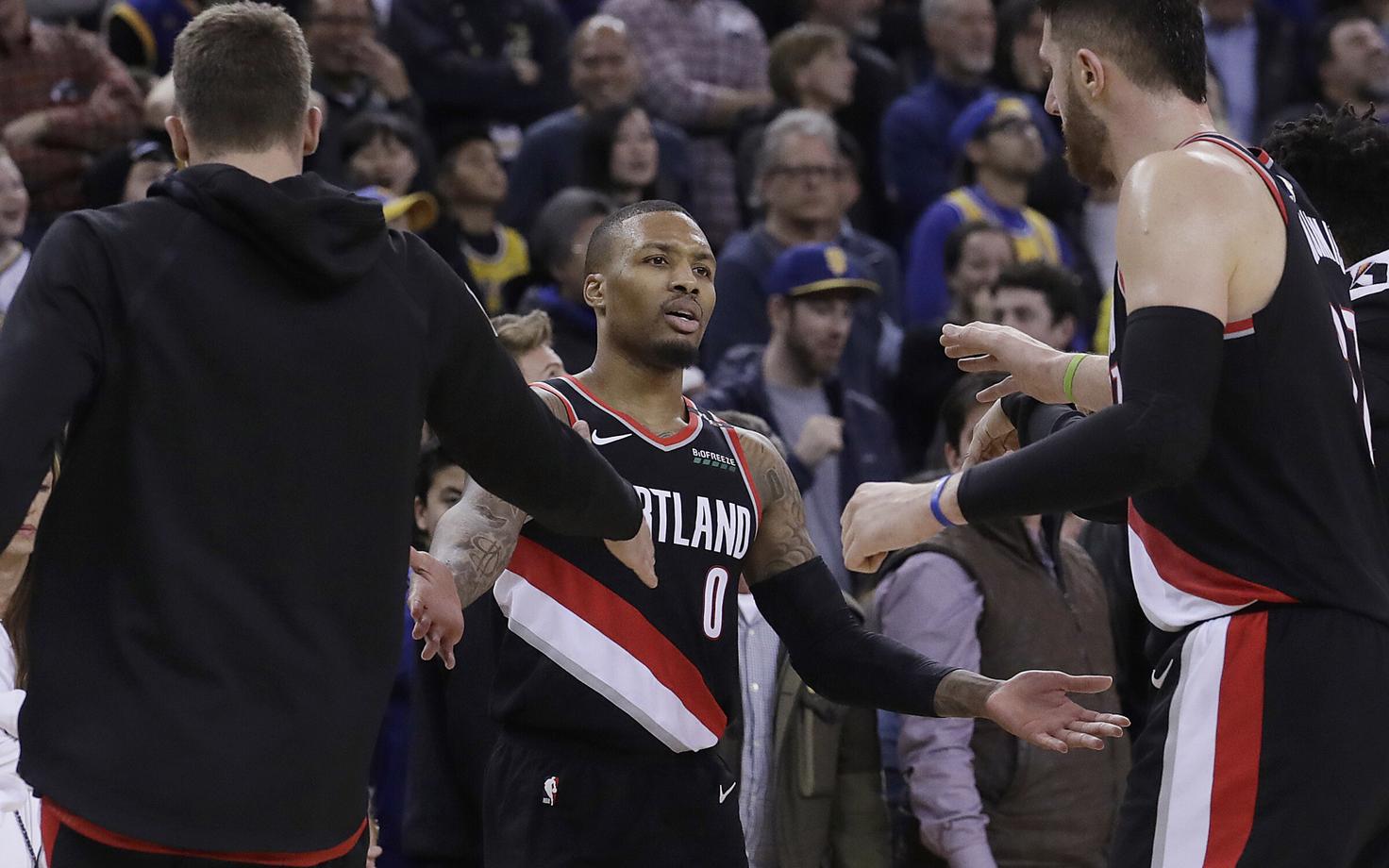 Damian Lillard viskas Portlandi võidukorvi.