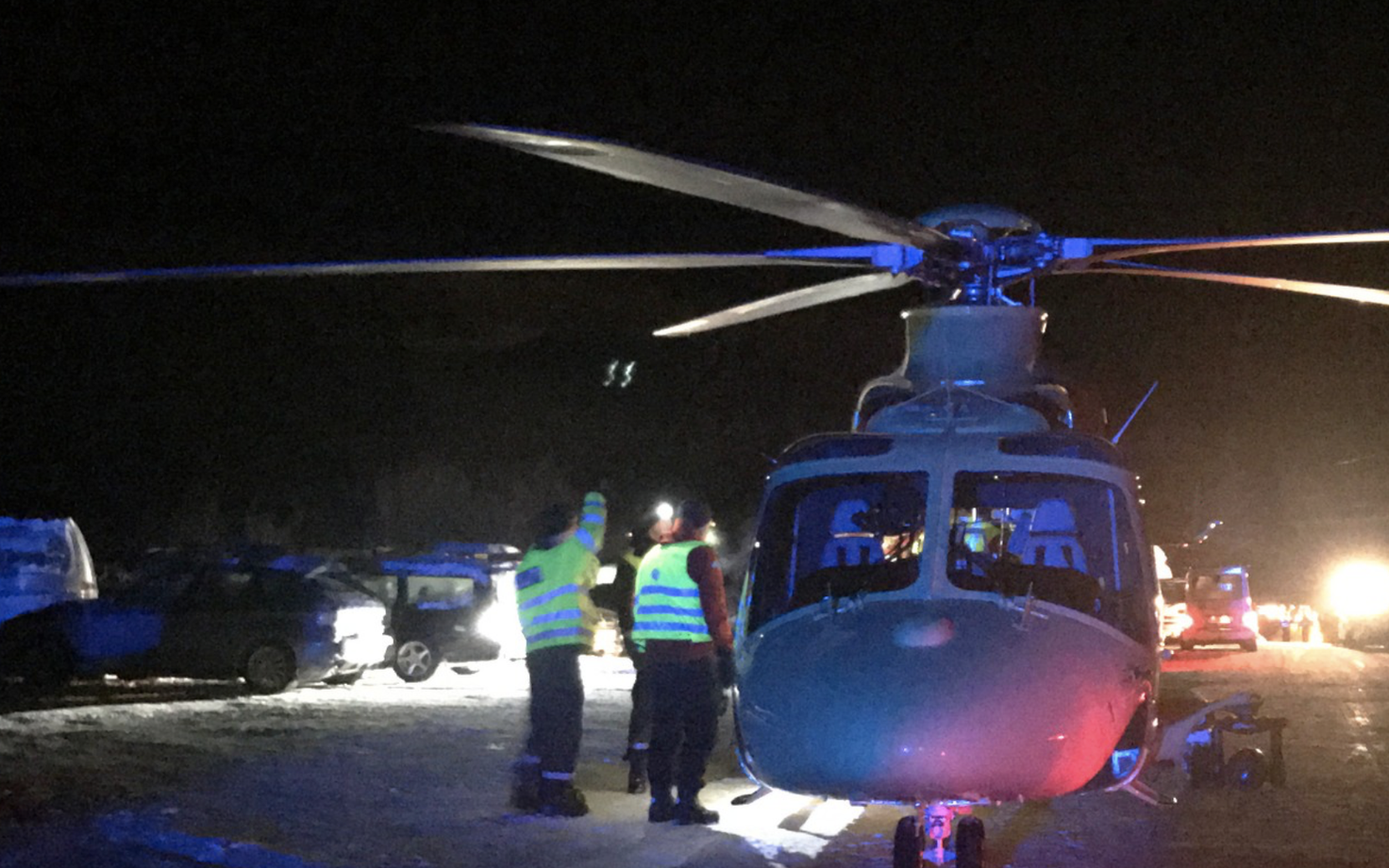 Otsingutel osalev helikopter.