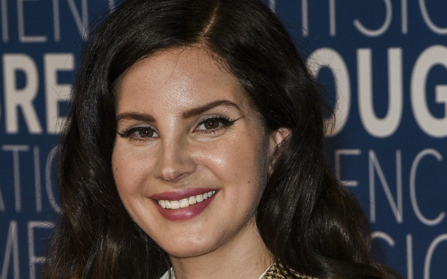 Lana Del Rey 2019. aasta läbimurde auhindade jagamisel NASA Ames'i uuringukeskuses novembris 2018.