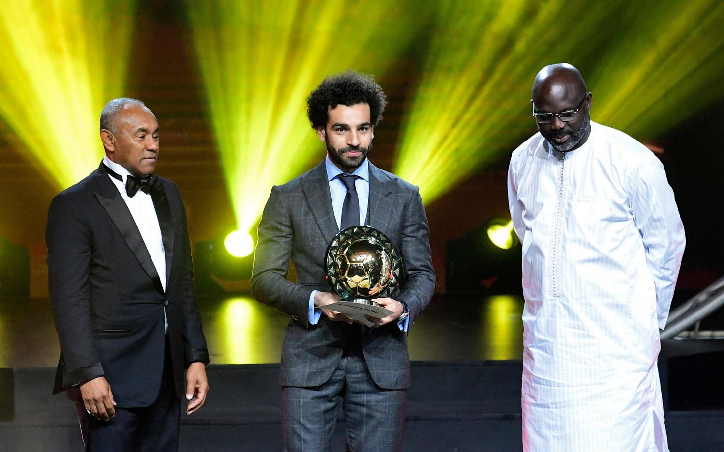 Mohamed Salah (keskel auhinnaga)
