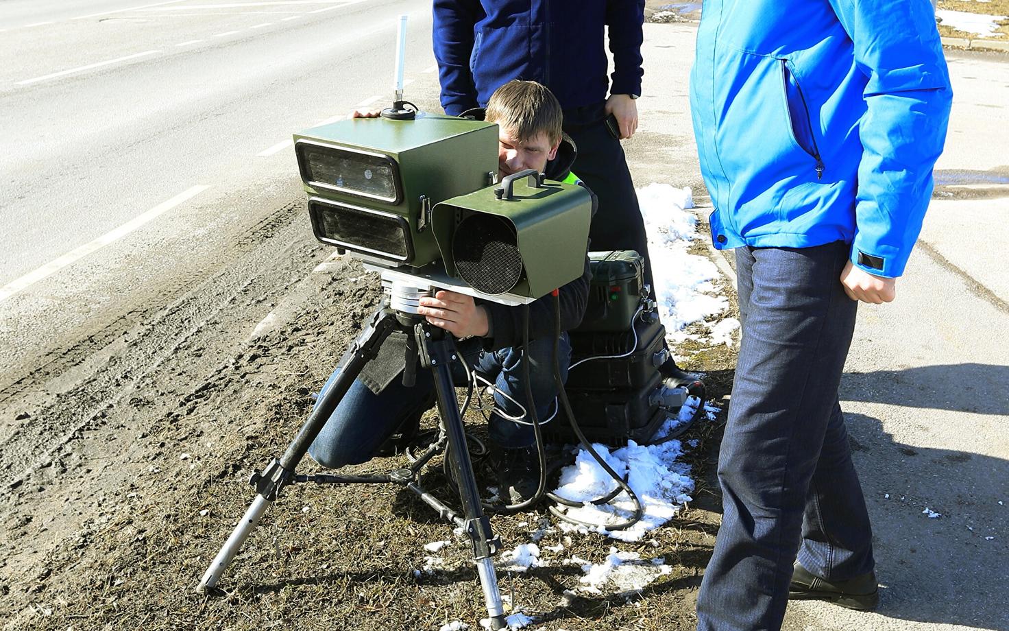 Maanteeamet testimas mobiilset kiiruskaamerat 2016. aastal.