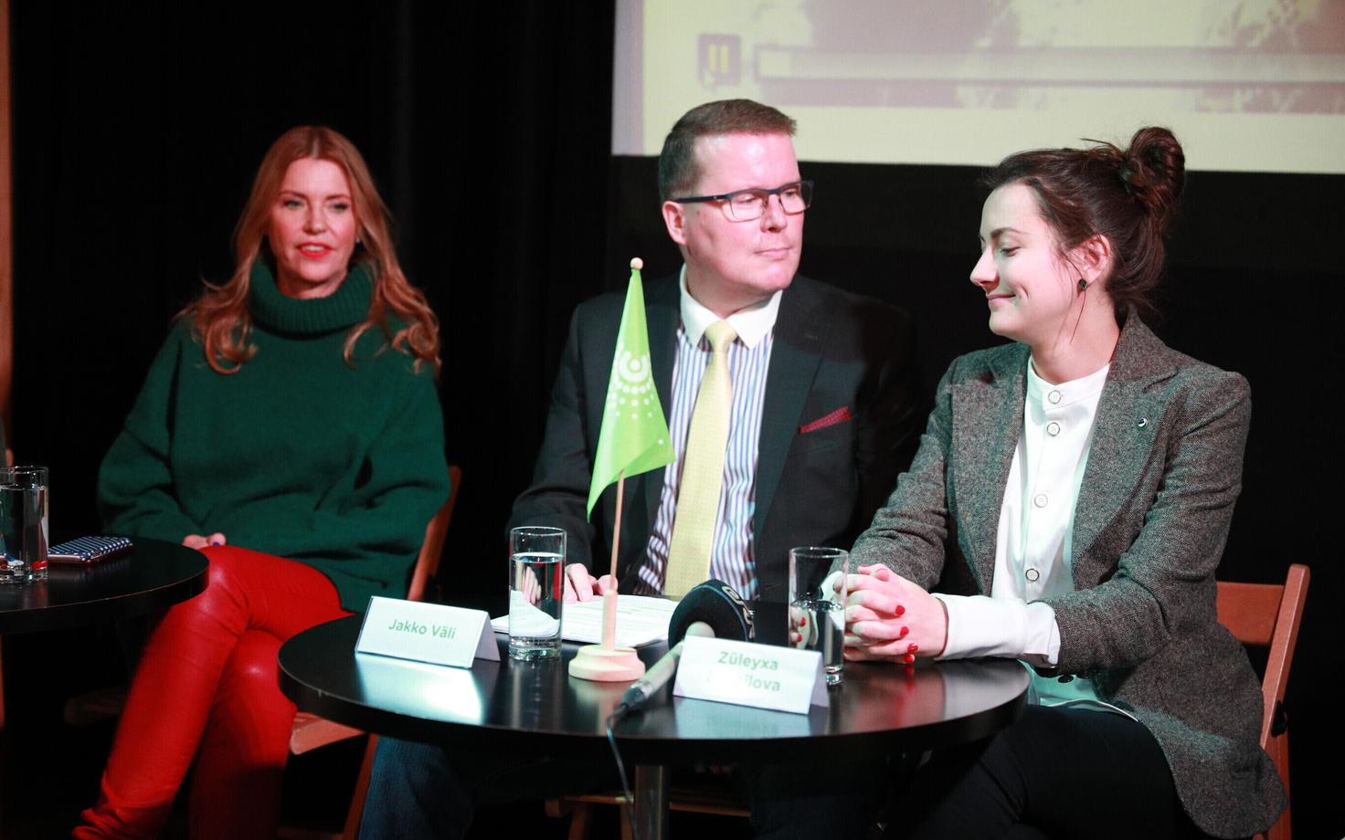 Roheliste erakonna pressikonverents: Anu Saagim, Jakko Väli ja Züleyxa Izmailova