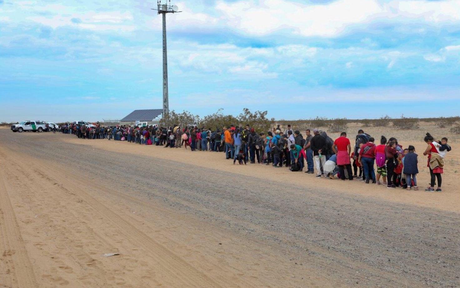 Arizona piiril kinni peetud migrandid.