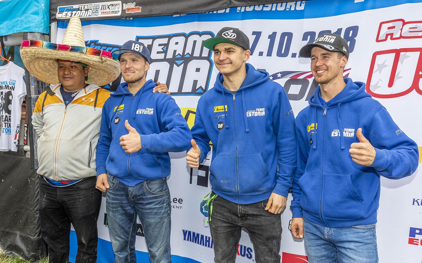 Eesti koondis USAs Mehhiko fänniga, (paremalt) Harri Kullas, Hardi Roosiorg ja Tanel Leok