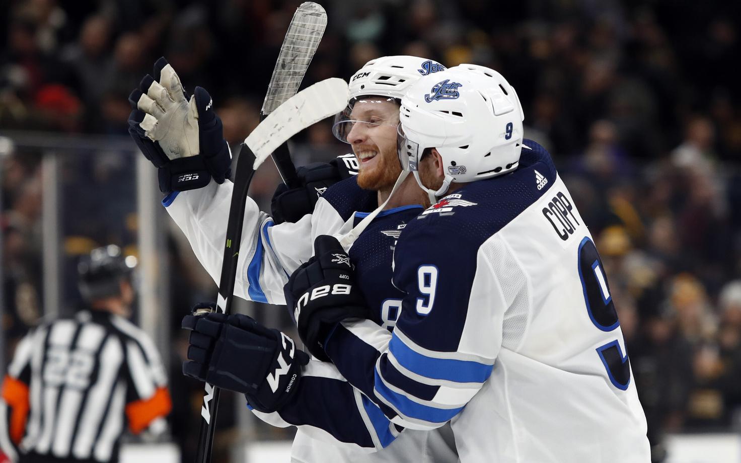 Kyle Connor (vasakul) aitas Winnipeg Jetsi võidule