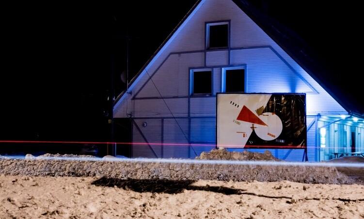 RAE4 taob poliitreklaami kunstiks.
