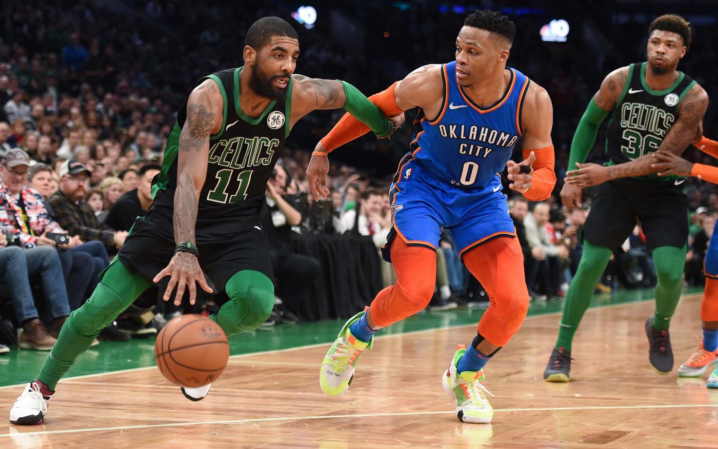 Kyrie Irving (vasakul)