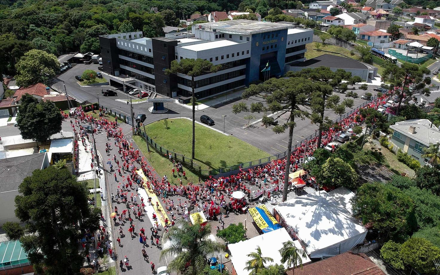 Politseihoone Curitibas, kus Lula de Silva vangis on.