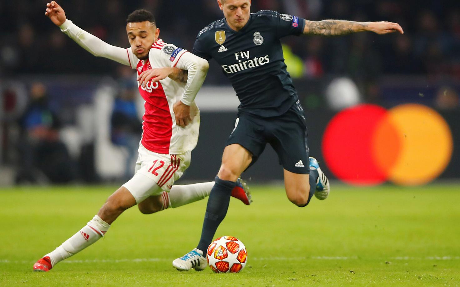 Noussair Mazraoui ja Toni Kroos