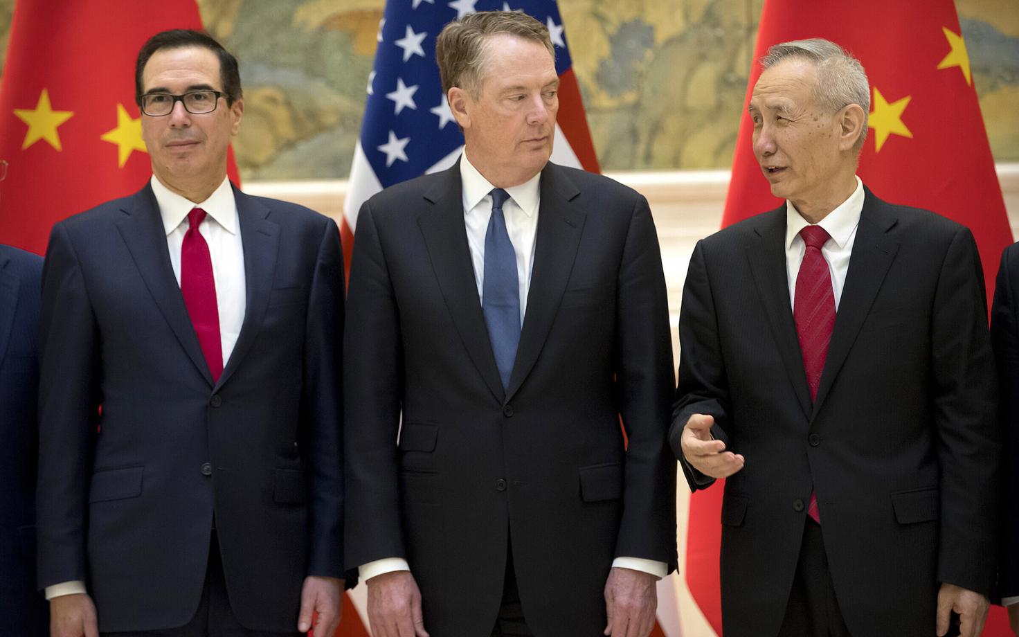 Vasakult: Steven Mnuchin, Robert Lighthizer ja Liu He Pekingis.