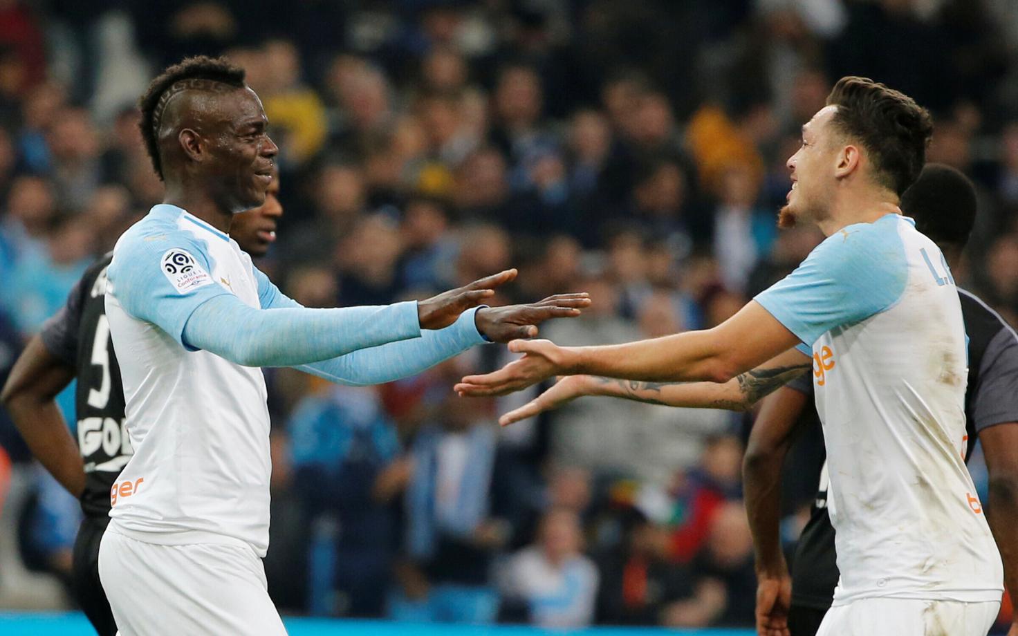 Mario Balotelli ja Lucas Ocampos