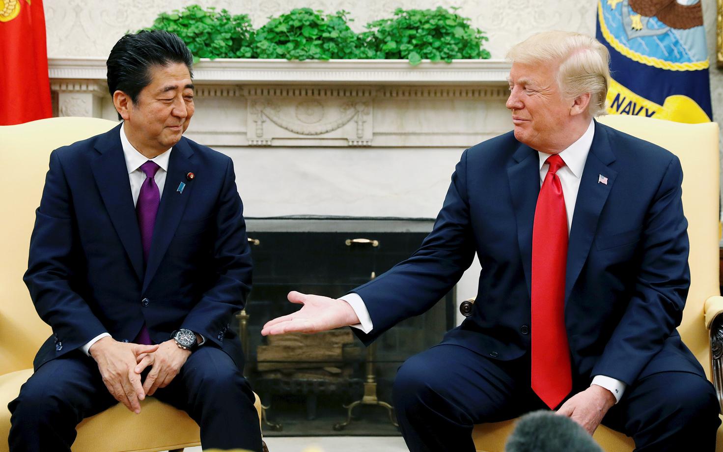 Shinzo Abe ja Donald Trump mullu juunis Valges Majas.