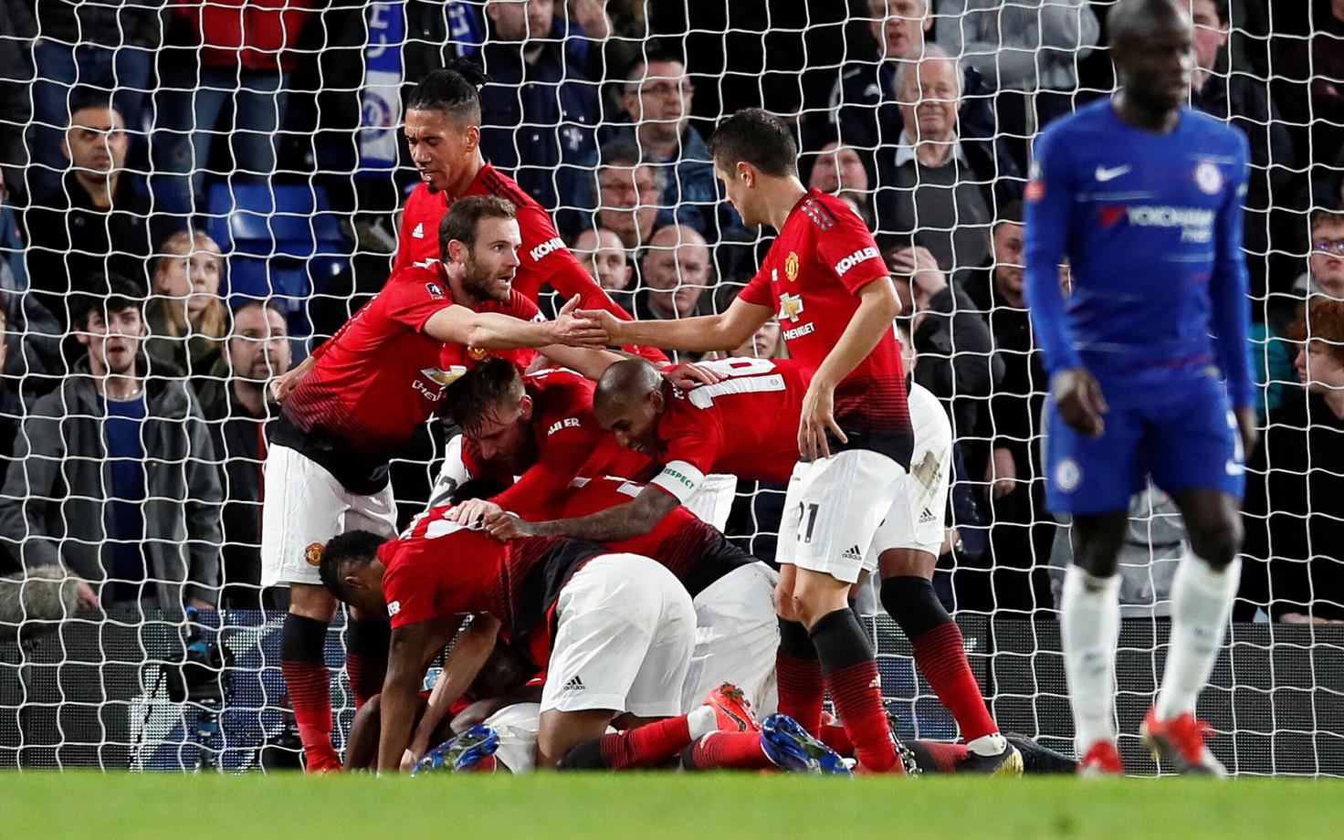 Manchester Unitedi mängijad väravat tähistamas