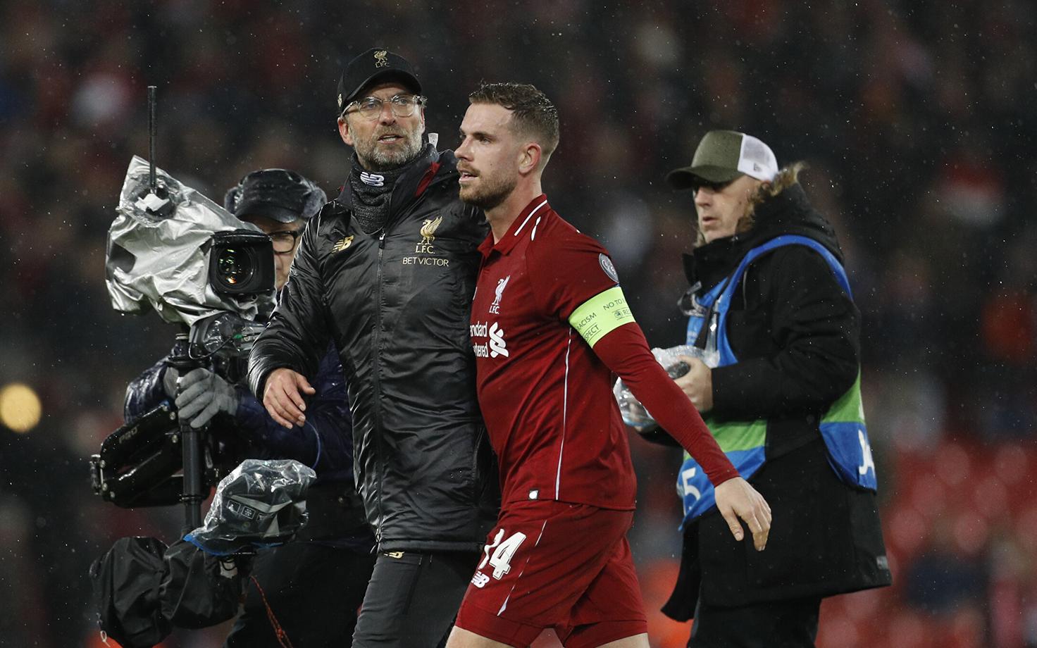 Jürgen Klopp ja Jordan Henderson