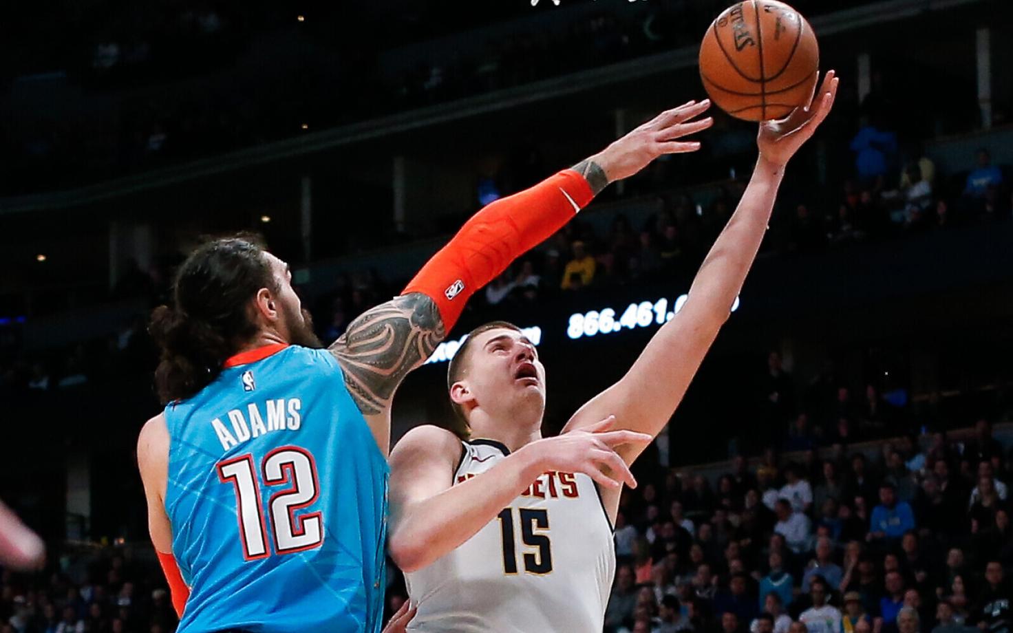 Steven Adams (Thunder) ja Nikola Jokic (Nuggets)