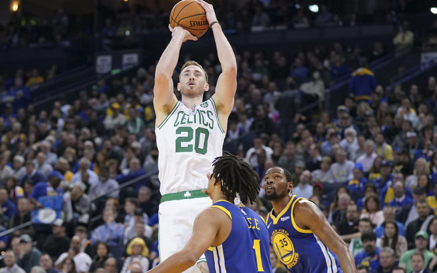 Gordon Hayward (palliga) oli 30 punktiga Bostoni resultatiivseim
