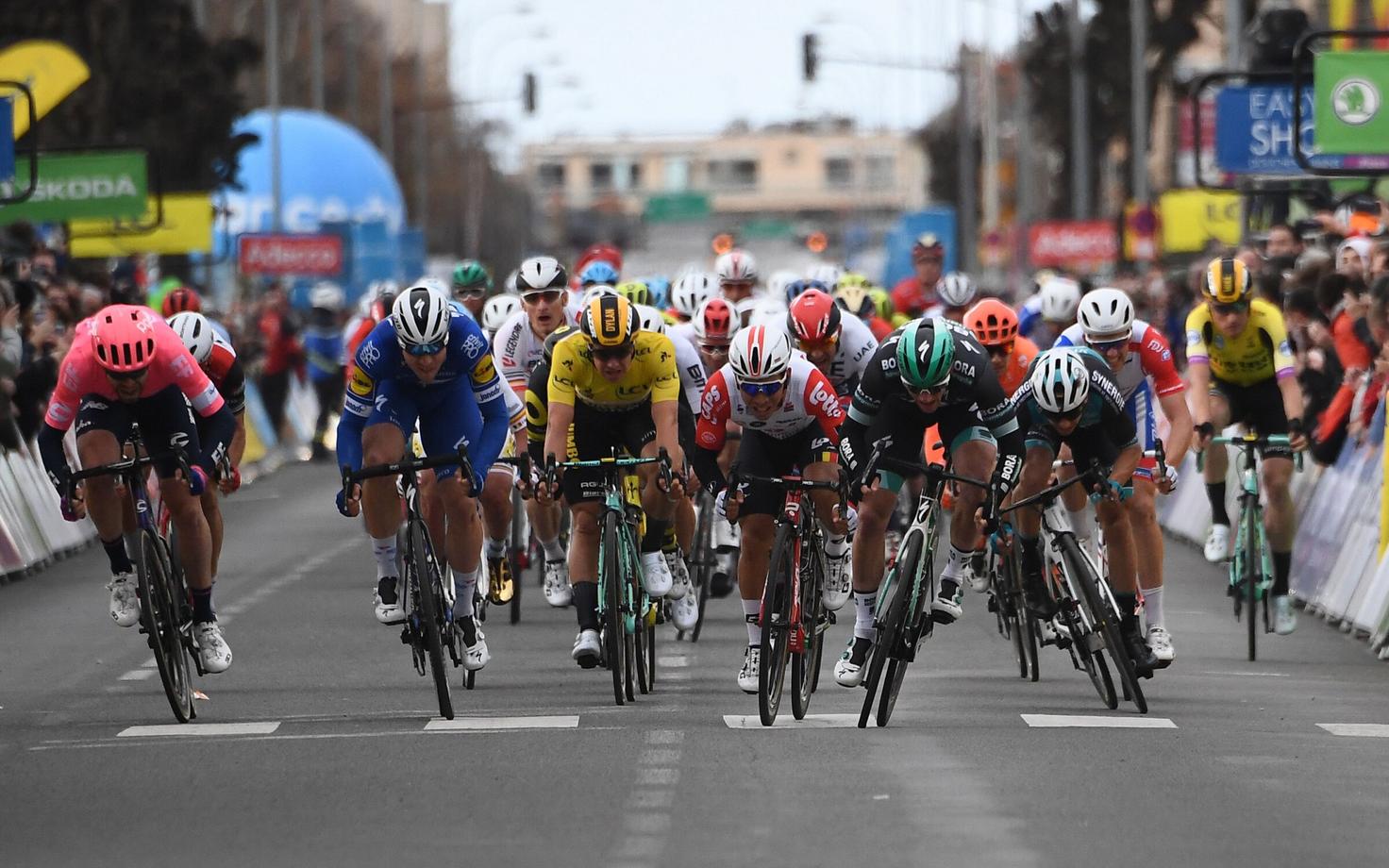 Pariis-Nice'i velotuuril näitas grupifinišis parimat kiirust Sam Bennett