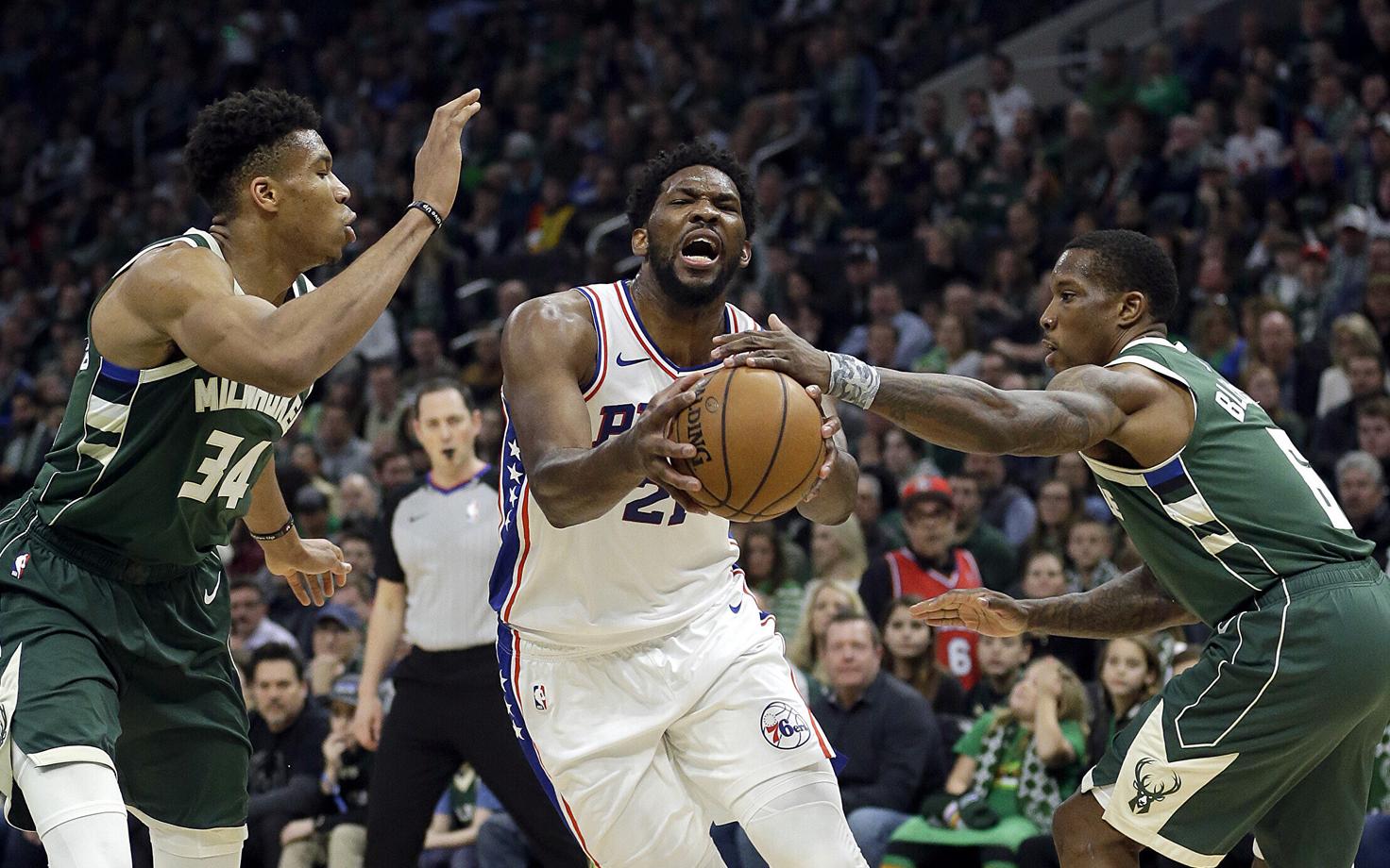 Giannis Antetokounmpo (vasakul) ja Joel Embiid