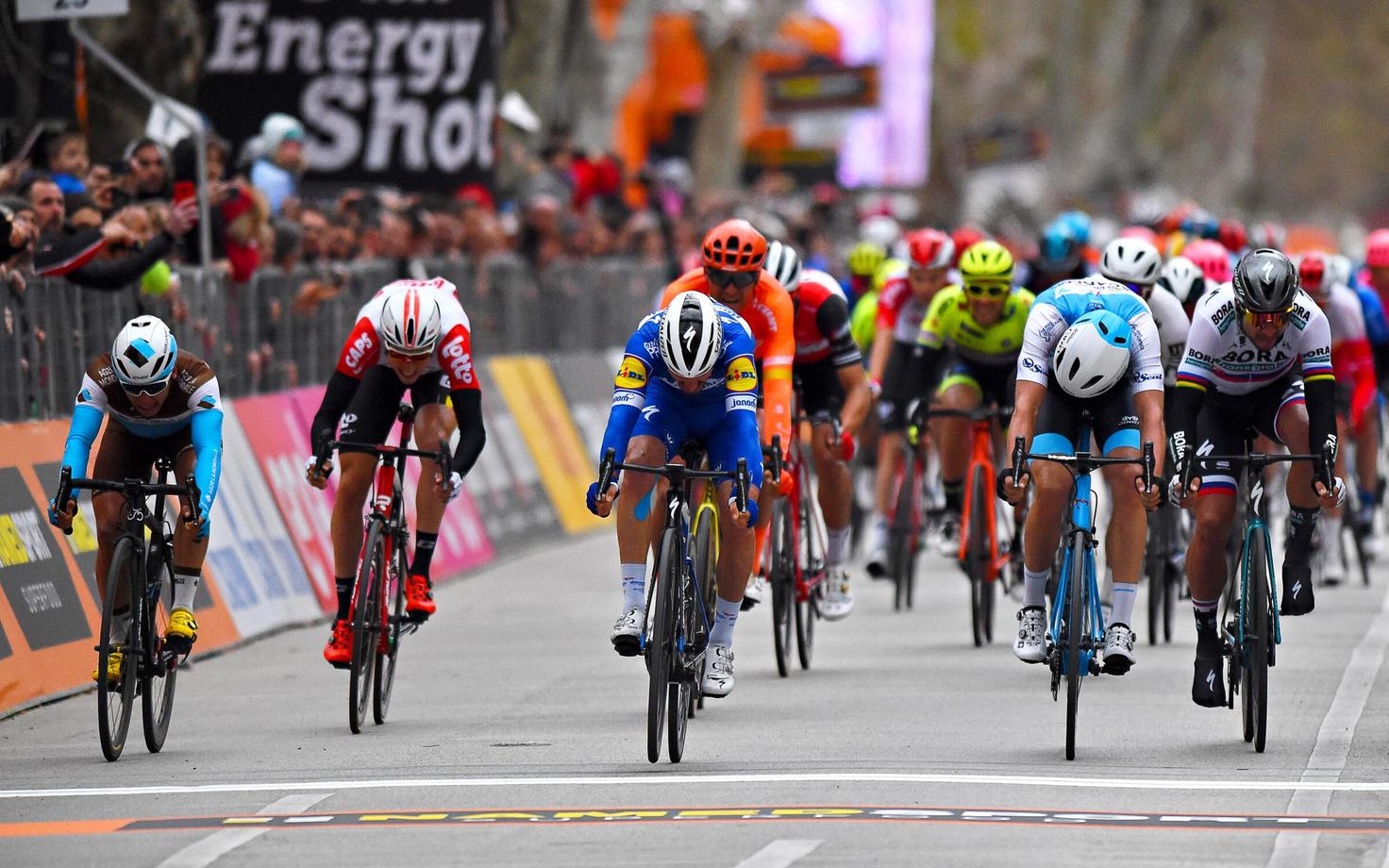 Julian Alaphilippe noppis grupifinišis etapivõidu