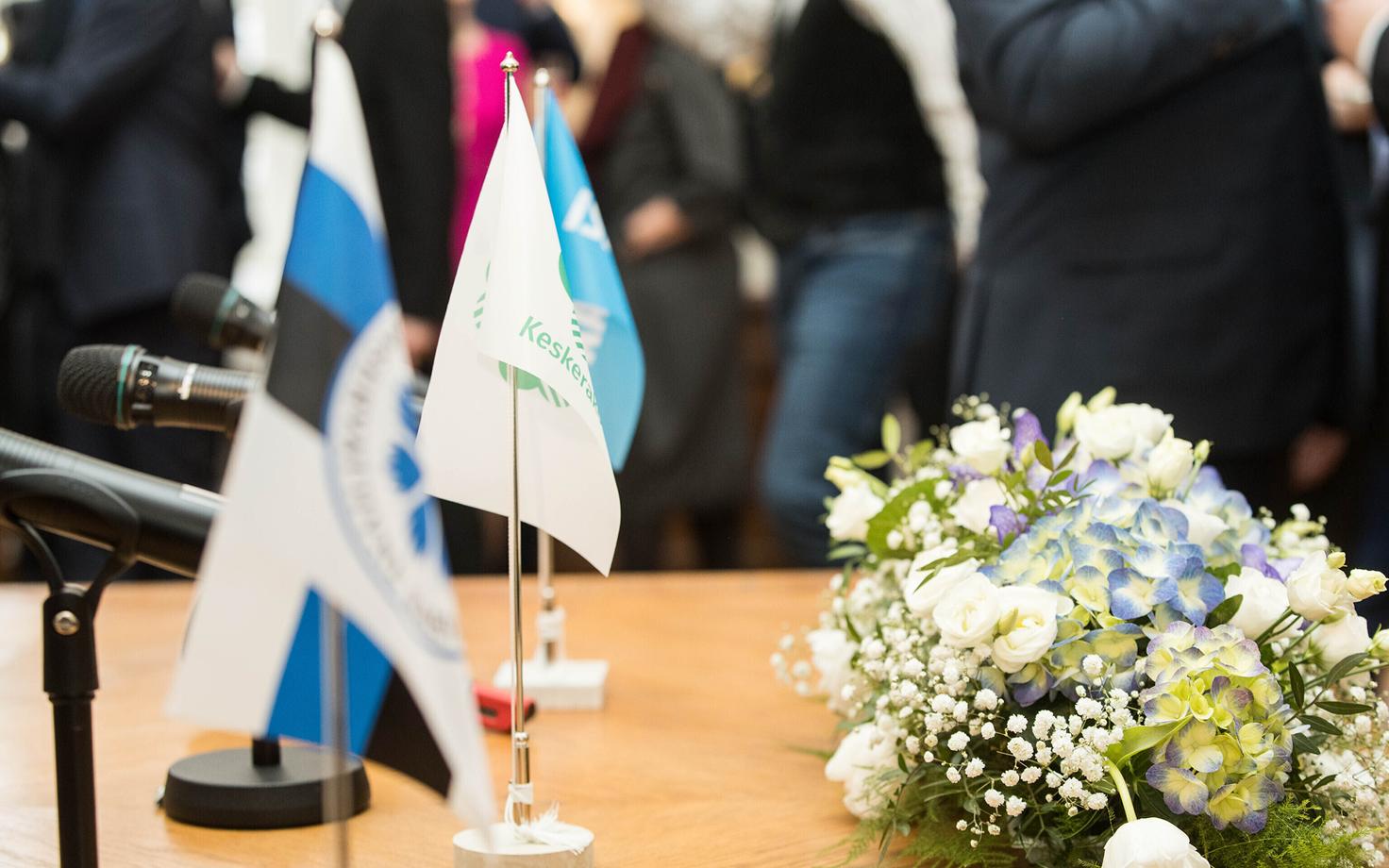 Подписание коалиционного договора Центристской партии, EKRE и Isamaa 8 апреля 2019 года.