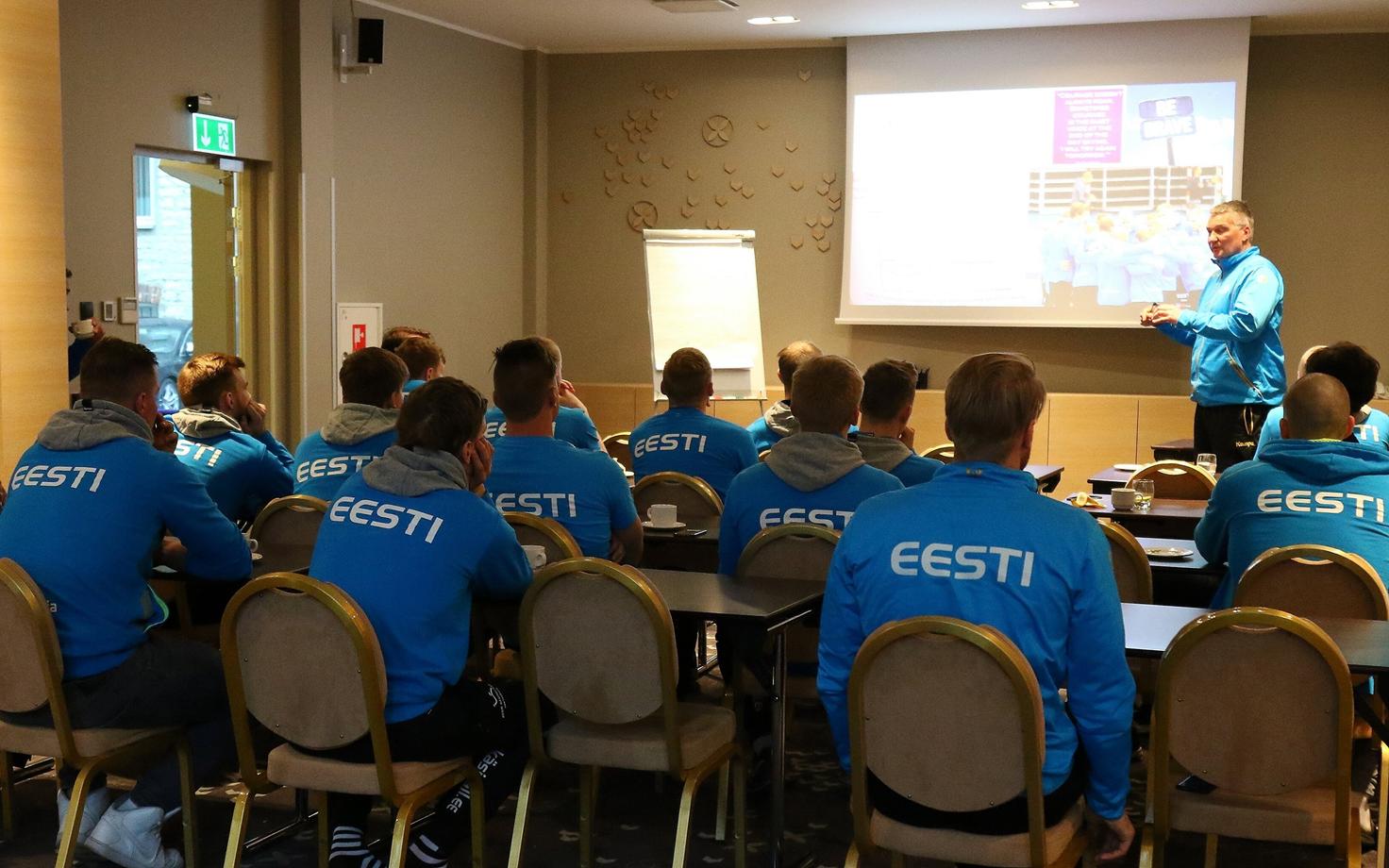 Eesti käsipallikoondise koosolek enne EM-valikmängu Läti vastu