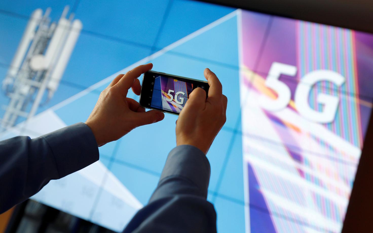 Сети мобильной связи пятого поколения (5G) должны обеспечивать более высокую пропускную способность по сравнению с технологиями 4G, в том числе скорость интернета 1-2 Гбит/с.