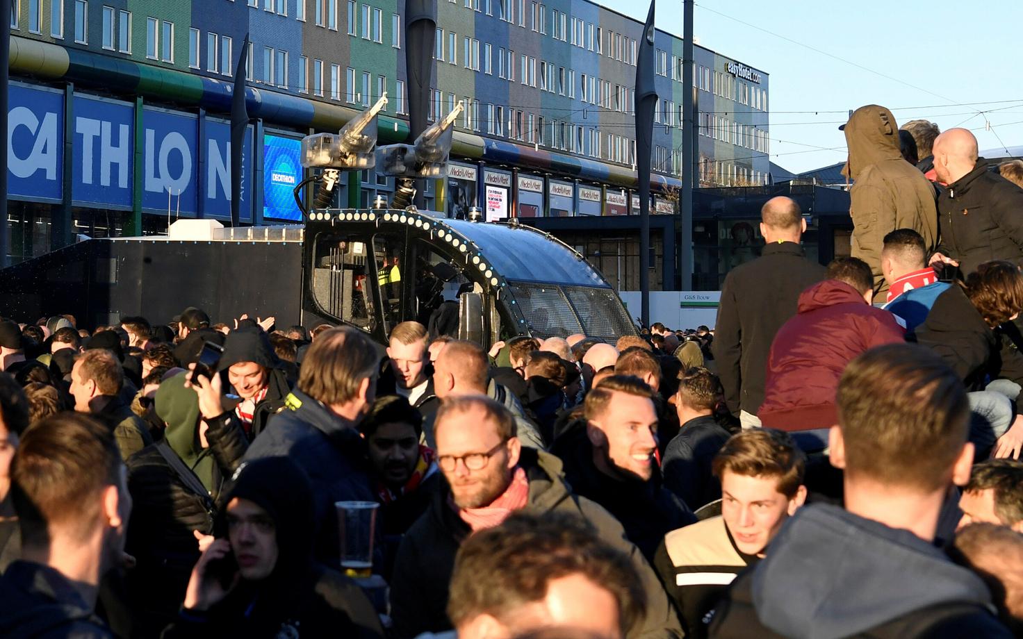 Politsei veekahur Amsterdam Arena lähistel