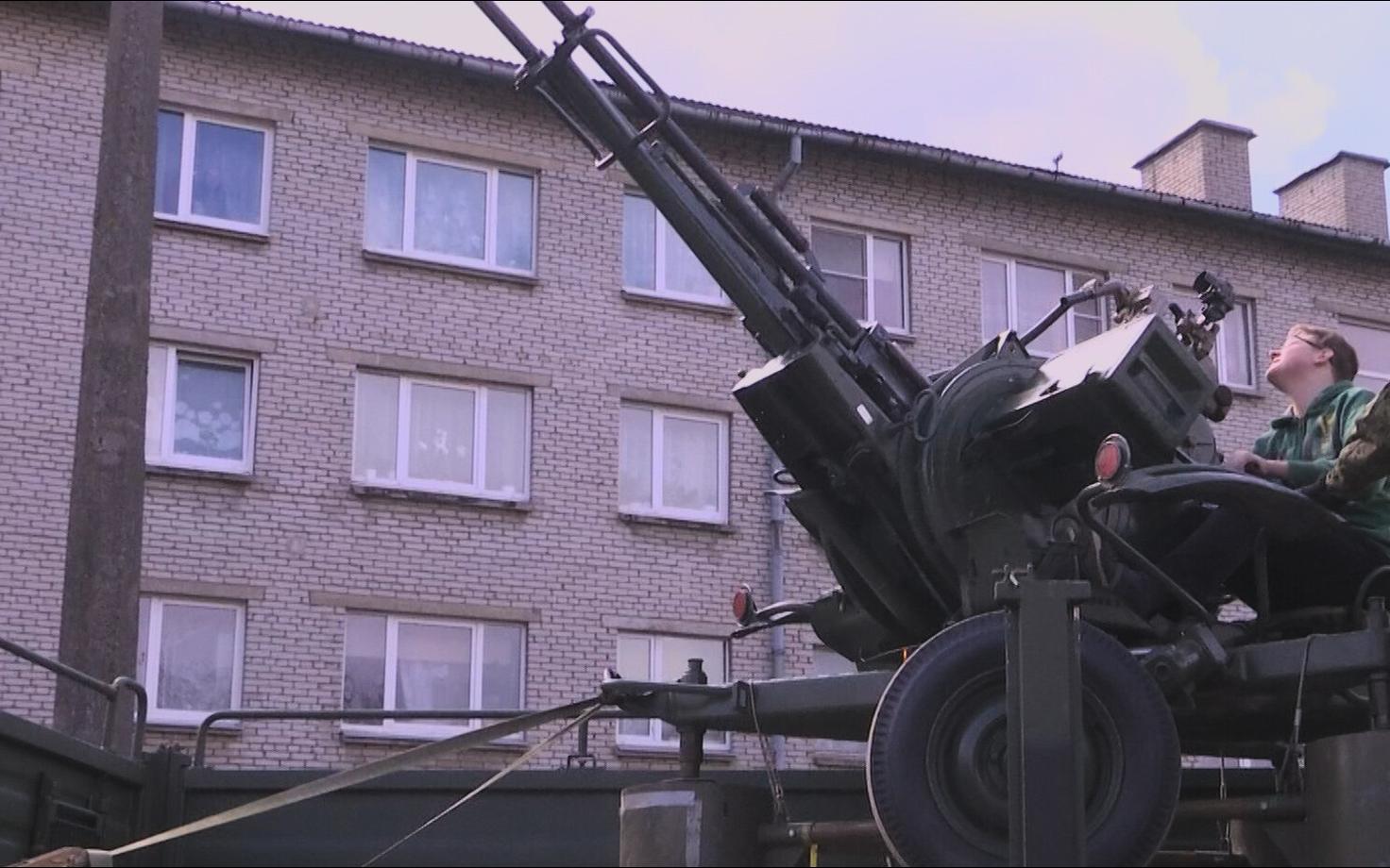 На улицах Силламяэ появилась военная техника.