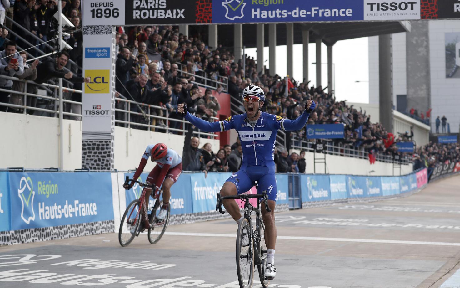 Philippe Gilbert Pariis-Roubaix' finišis
