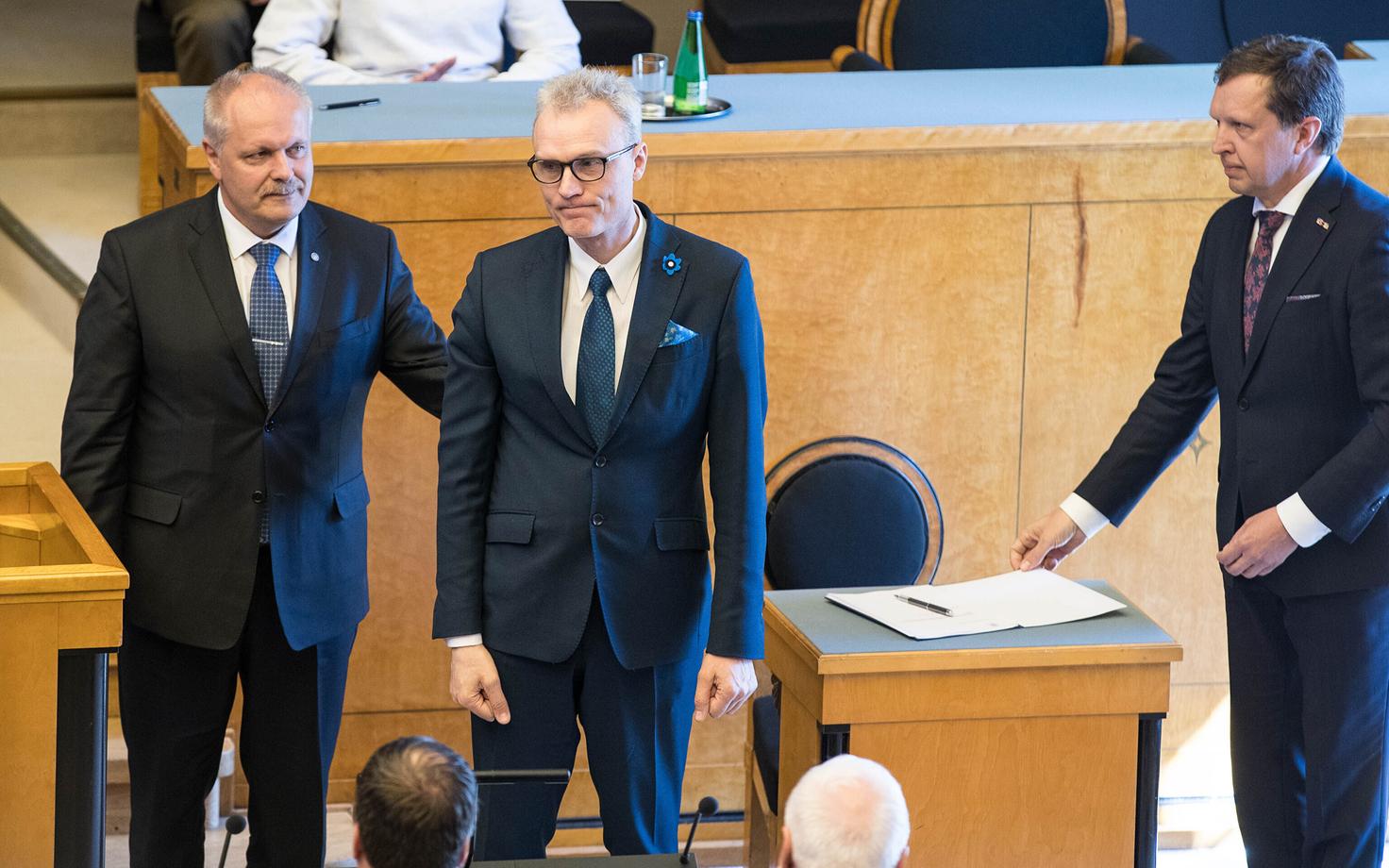 Isamaa saadik Heiki Hepner ametivande andmisel.