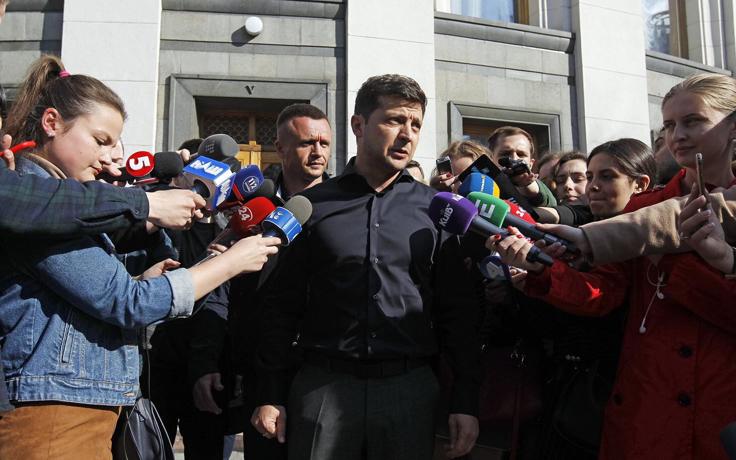 Volodõmõr Zelenski kohtus Kiievis parlamendisaadikutega.