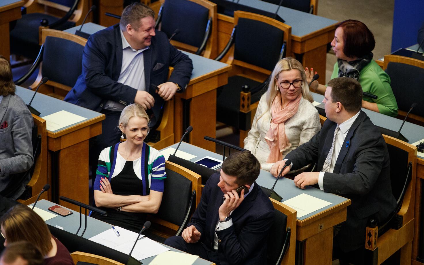 Riigikogu saadikud.