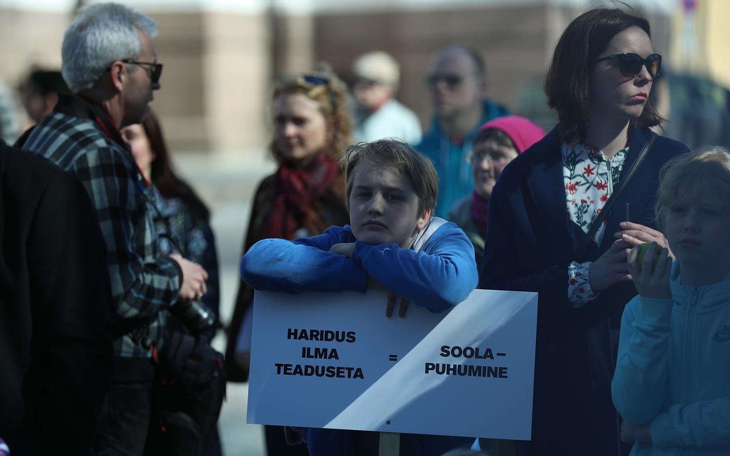 В прошлом году ученые Эстонии собрались на демонстрацию с целью обратить внимание правительства на проблему с финансированием науки.