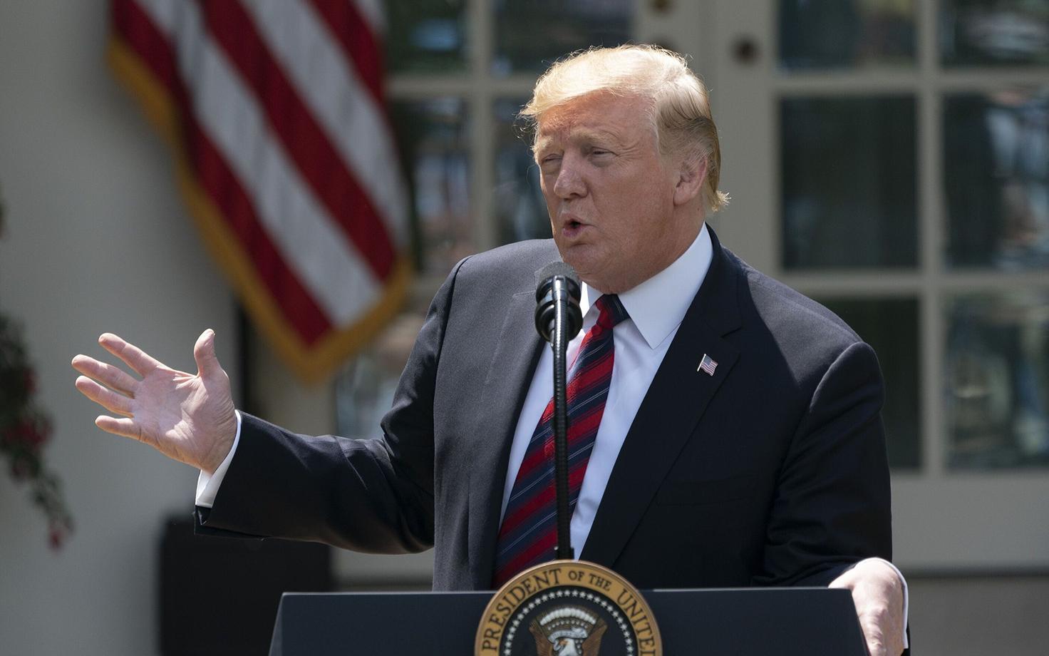 Donald Trump Valge maja roosiaias immigratsioonireformi tutvustamas.