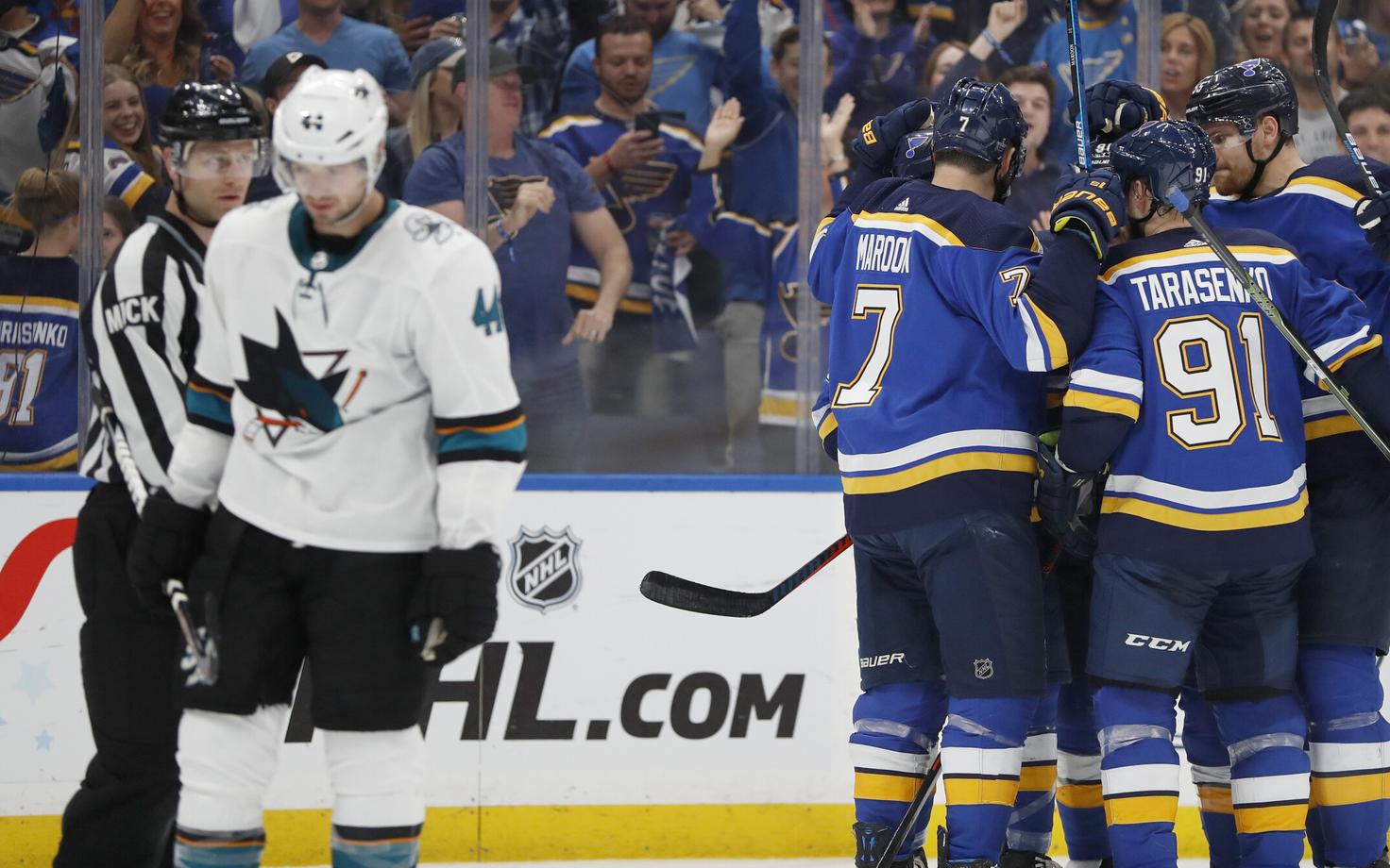 St. Louis Bluesi meeskond väravat tähistama