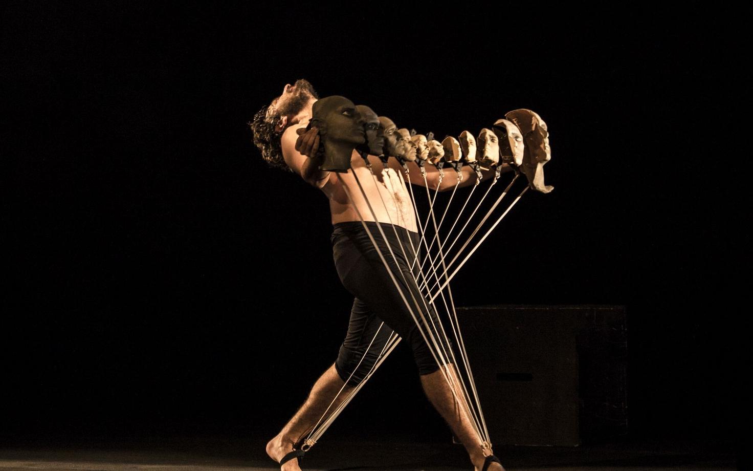 Inimese identiteedi mitu tahku (Puppets Lab. Sisyphus)