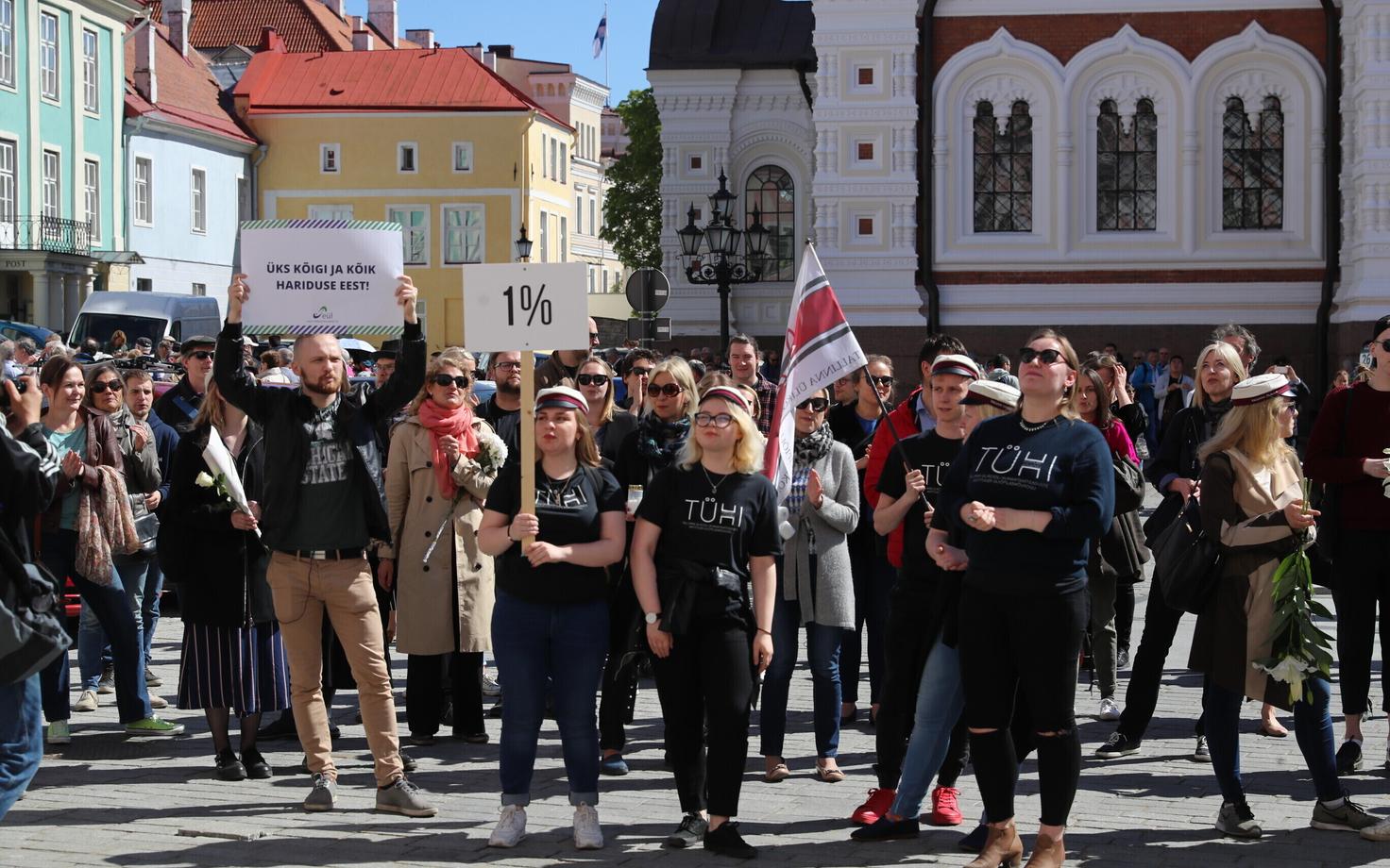 Ученые протестуют против отмены решения об увеличении финансирования науки.