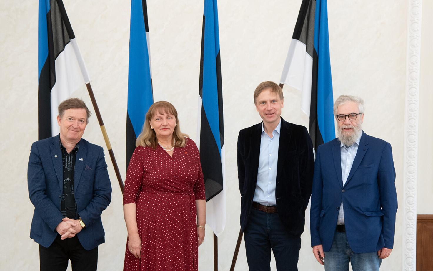 Komisjoni koosoleku järel tehtud fotol Mihhail Stalnuhhinit ei olnud.