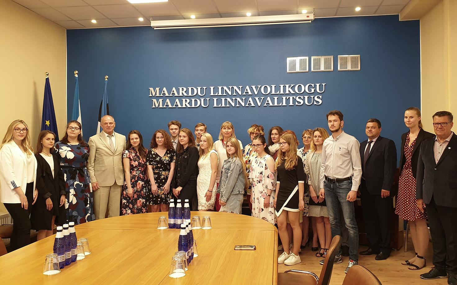 Лучшие выпускники Маарду.