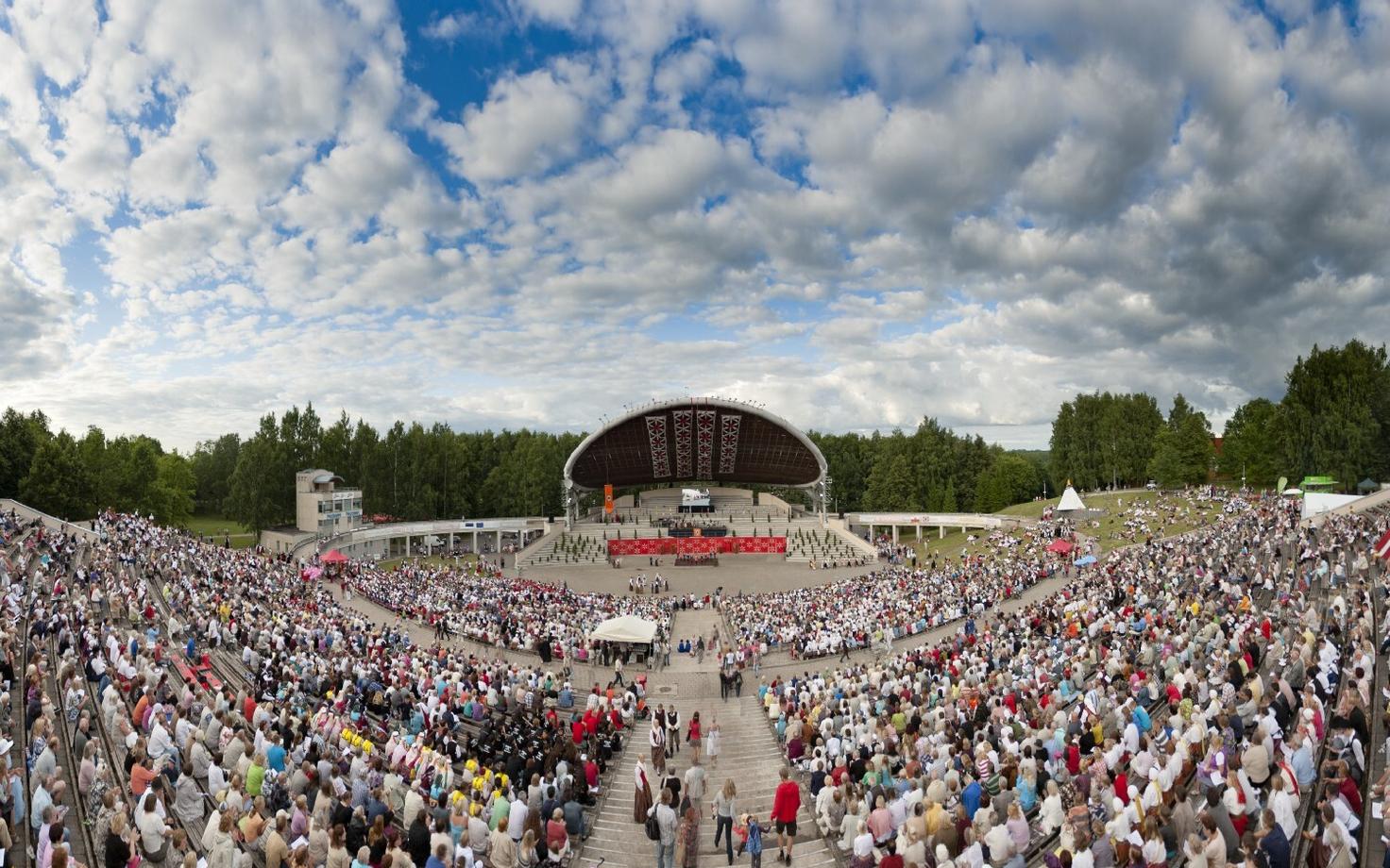 Laulupeo sünnipäevapidustused kulmineeruvad Tartu laulupeo peakontserdiga.