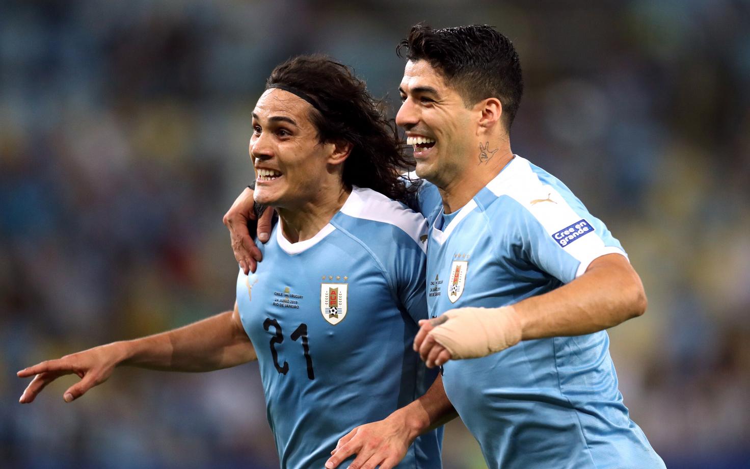 Edinson Cavani ja Luis Suarez väravat tähistamas.