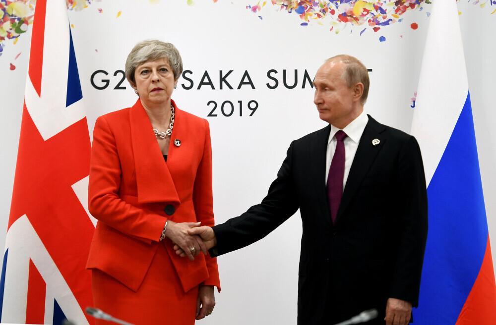 Премьер-министр Британии Тереза Мэй и президент России Владимир Путин провели встречу на полях саммита