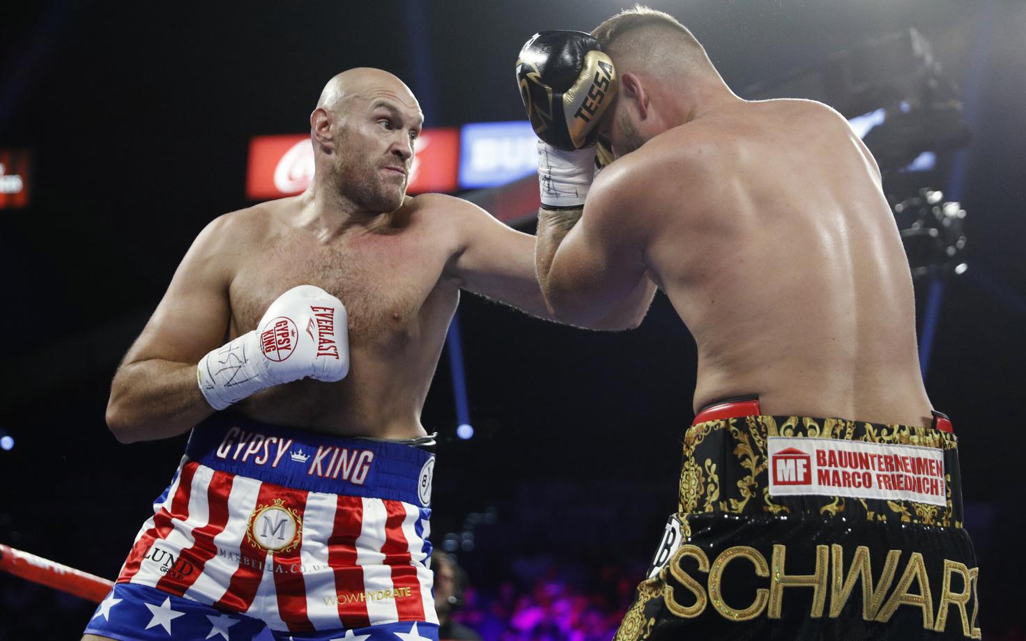 Tyson Fury (vasakul)