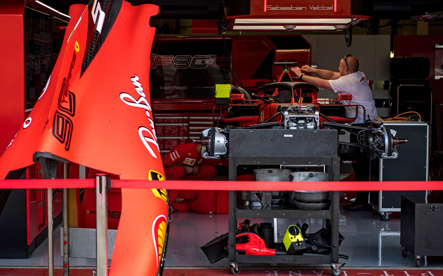 Ferrari meeskonna boks Silverstone'i ringrajal.