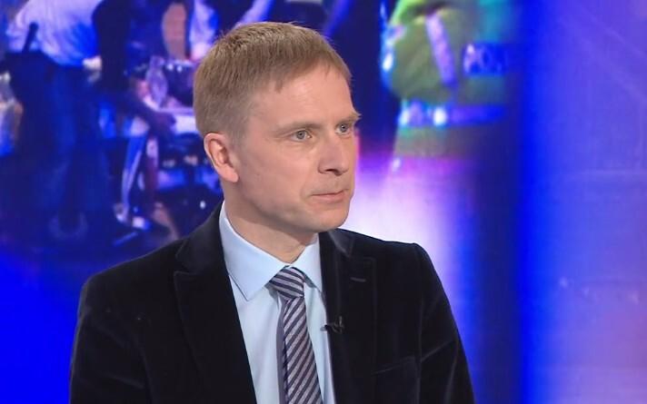 Ээрик-Нийлес Кросс владеет несколькими фирмами. О деятельности одной из компаний депутат уже два года Налогово-таможенный департамент не информирует.