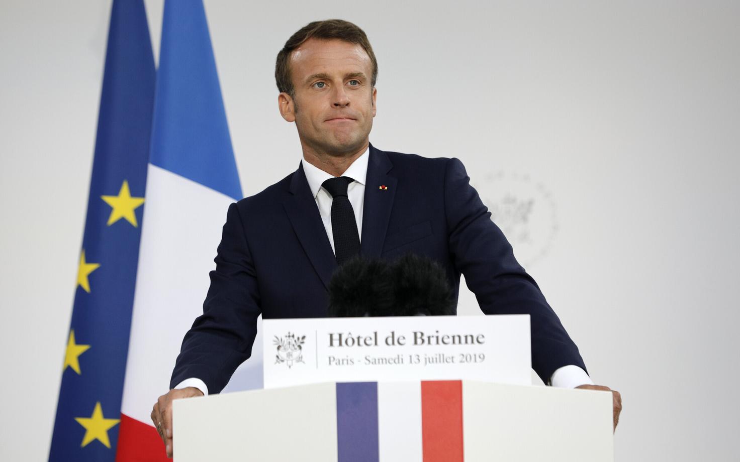 President Macron pidamas kõnet Prantsuse kaitseministeeriumis.