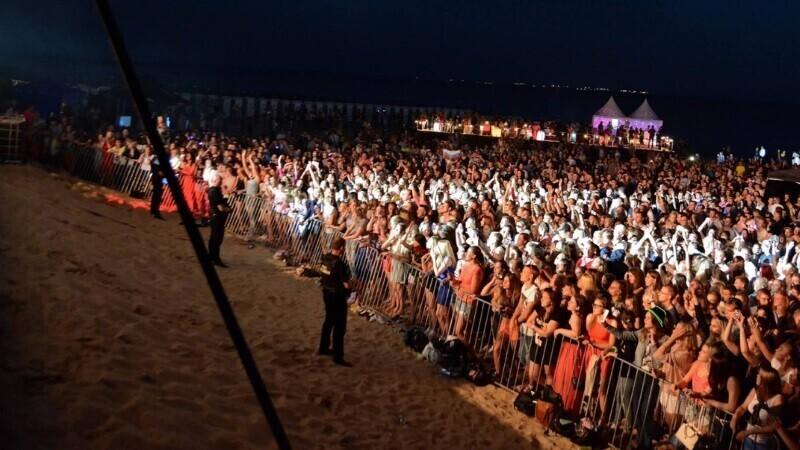 На East Beach Fest обычно многолюдно.