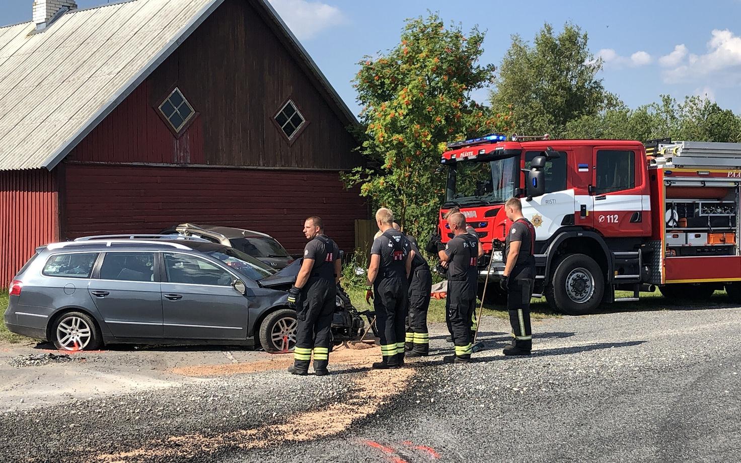 Liiklusõnnetus Läänemaal Taebla-Kullamaa teel.