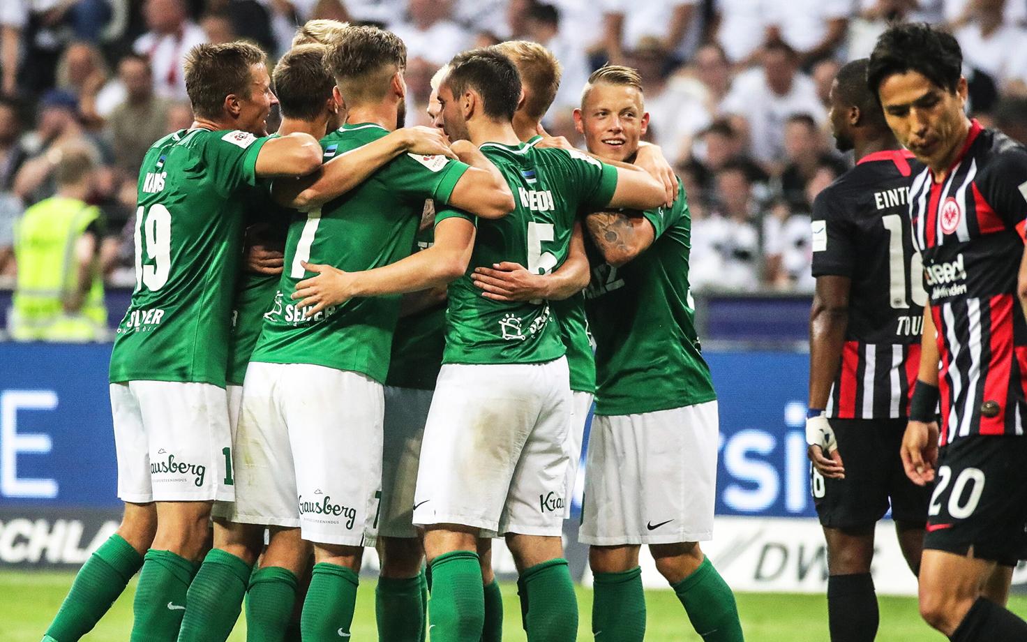FC Flora Vlasi Sinjavski viigiväravat tähistamas