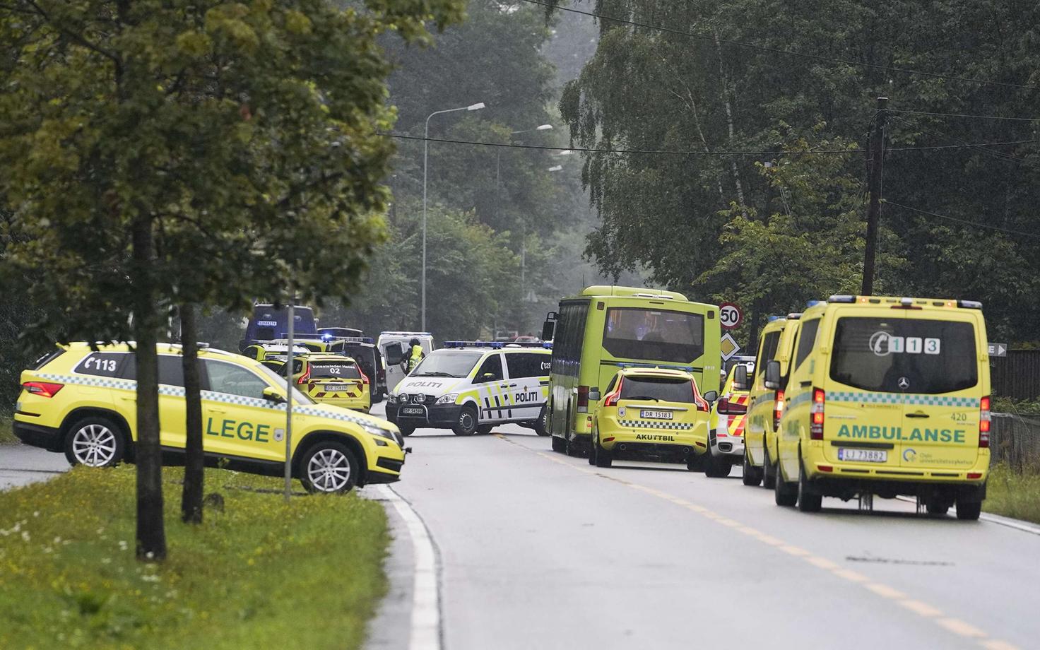 Politsei ja päästeautod Oslos mošeetulistamise paigas.